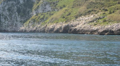 Uno scorcio della costa di Marina Serra